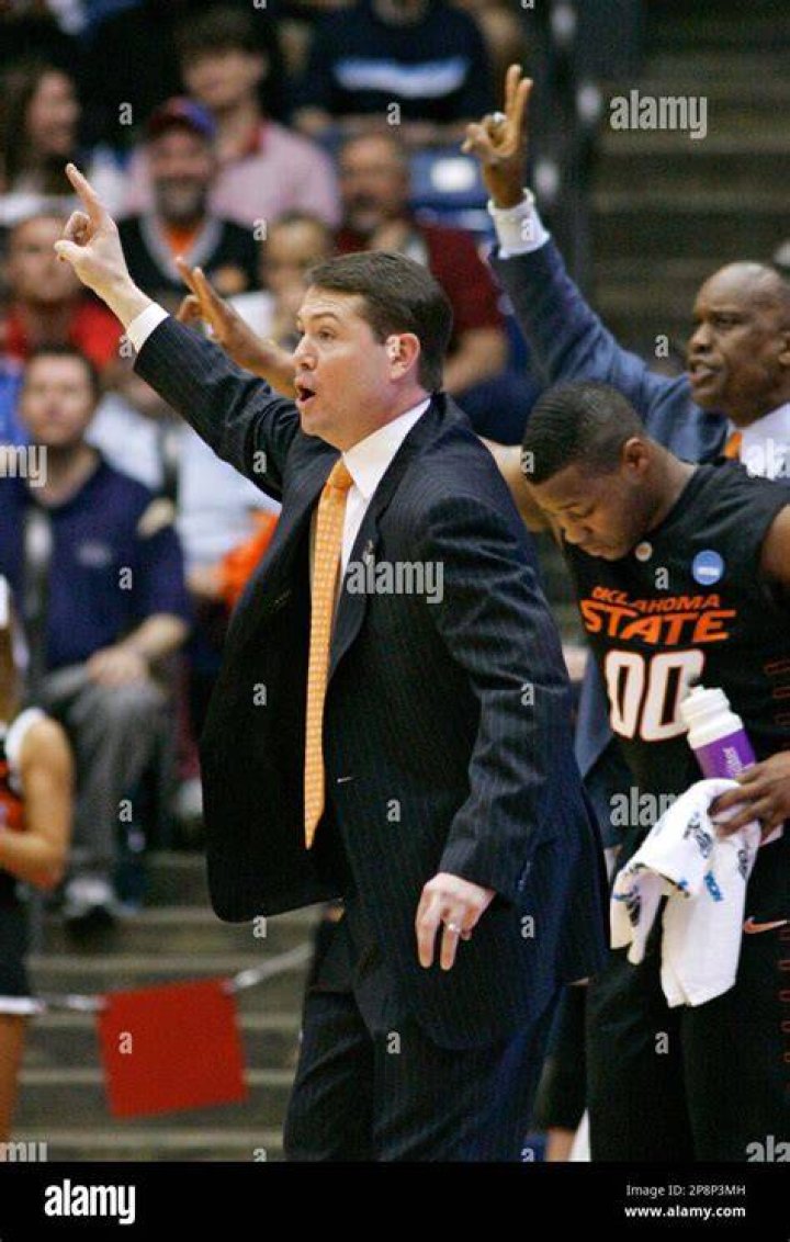 Oklahoma State basketball coach Travis Ford ejected from high school