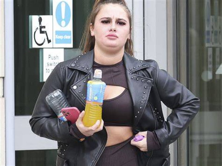 OnlyFans Model Admits She Smuggled ALCOHOL BOTTLES In Her 55Inch
