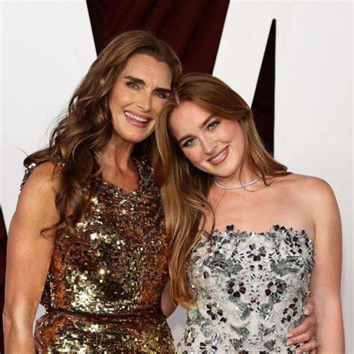 Photo brooke shields appearance with both daughters 03 Photo 4766172