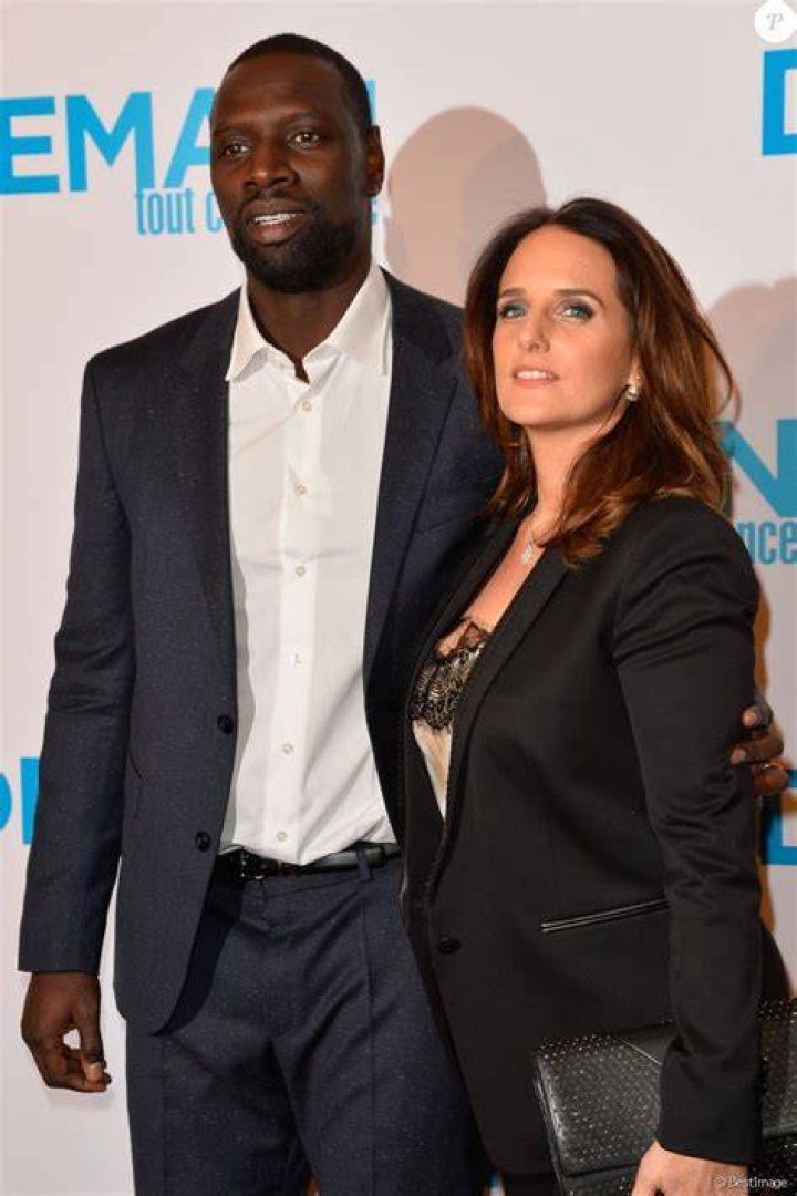 Photo Omar Sy et sa femme H&eacute;l&egrave;ne Mont&eacute;e des marches du film " Top