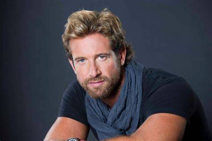 Por trabajo, Gabriel Soto e Irina Baeva se separan