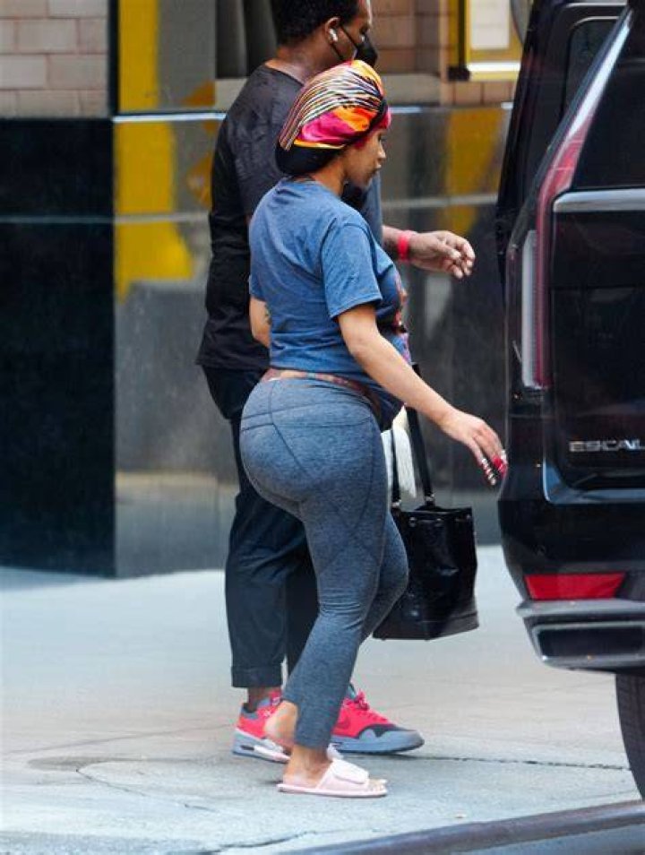 Pregnant CARDI B Shopping on Fifth Avenue in in New York 08/25/2021