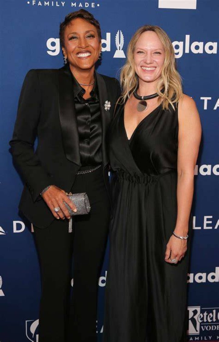 Robin Roberts Celebrates Amber Laign Completing Radiation Treatment