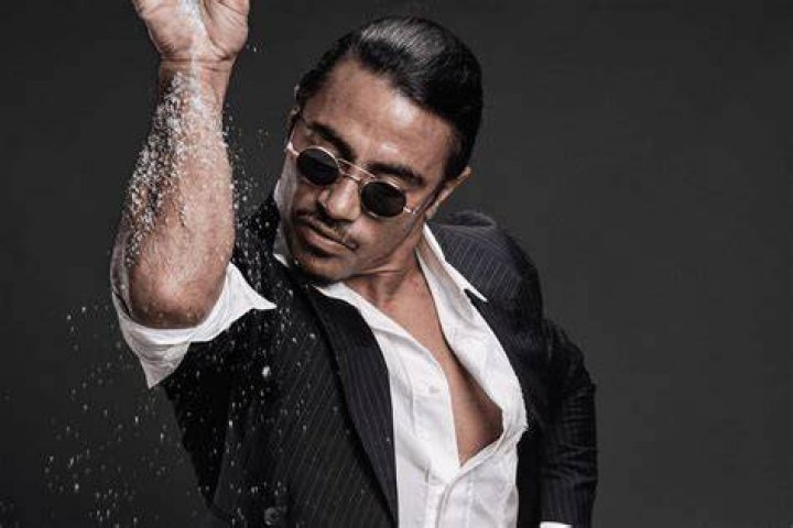 Salt Bae Mega粉丝说，在开会期间耸了耸肩后，厨师不再是&ldquo;他的英雄&rdquo; 必威杯足球