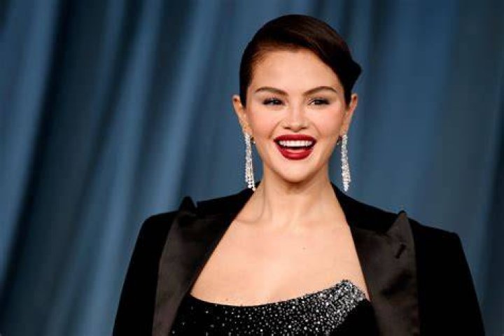 Selena Gomez is giving us major hair and makeup inspiration. We love