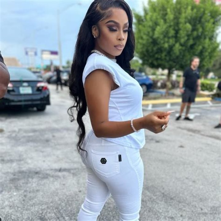Shay Johnson [Profiles] &bull; Instagram, Twitter, TikTok Foller