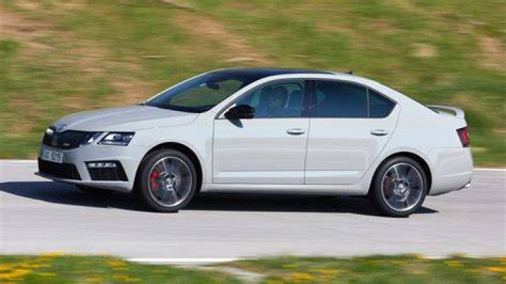 SKODA Octavia vRS Hatch (2017) 2.0 TSI vRS 245