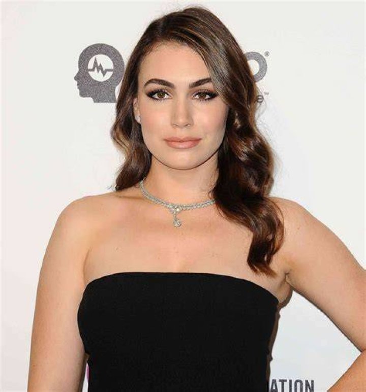 Sophie Simmons talks about bodypositive image, beauty secrets & more