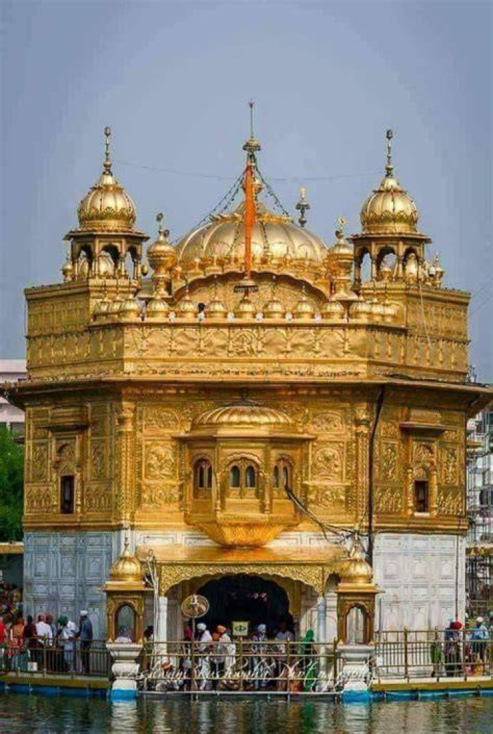 SUVARNA MANDIR(GOLDEN TEMPLE) IN AMRITSAR PUNJAB