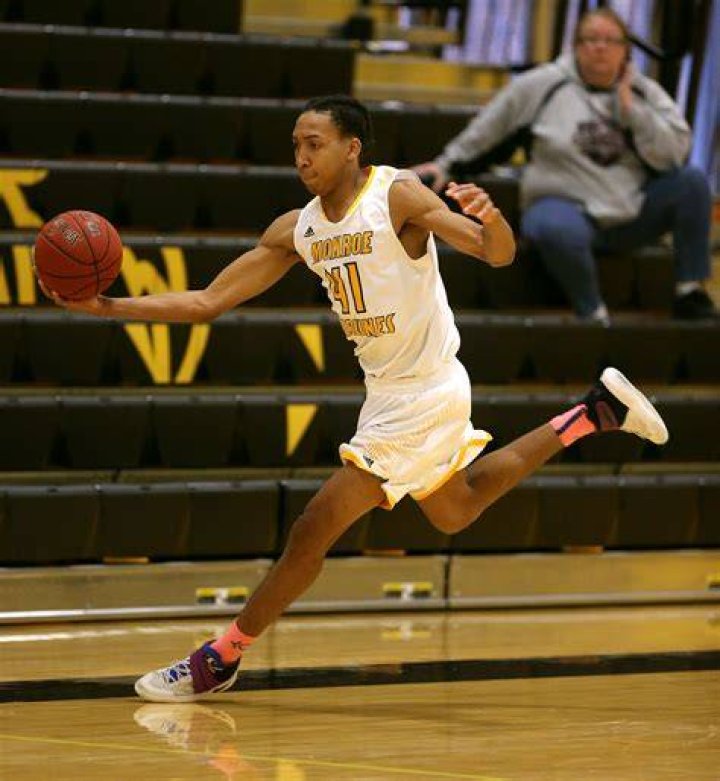 Tribunes rally late; knock off Mercyhurst NE Pickin' Splinters