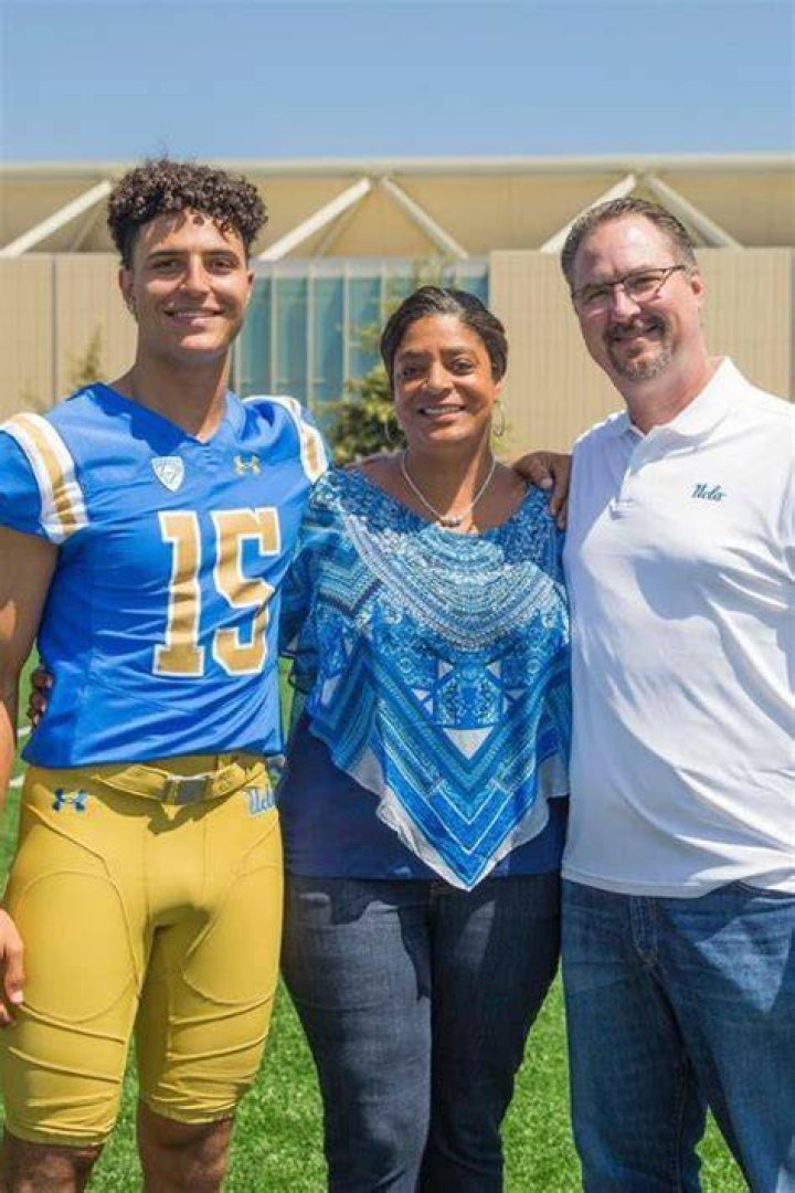 Uncover Jaelan Phillips' Family Ties And Upbringing: Meet Jonathan Phillips
