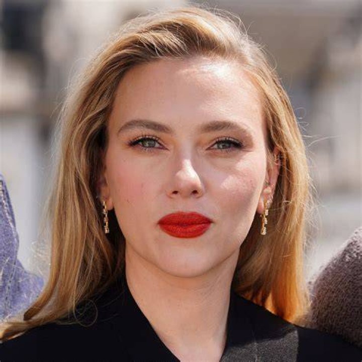Unveiling The Allure: Scarlett Johansson's Smoke-Filled Enigma