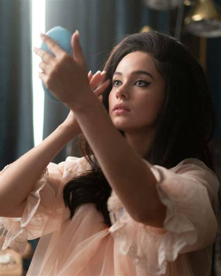 Unveiling The Secrets Of Renee Monaco: A Beauty Icon's Journey