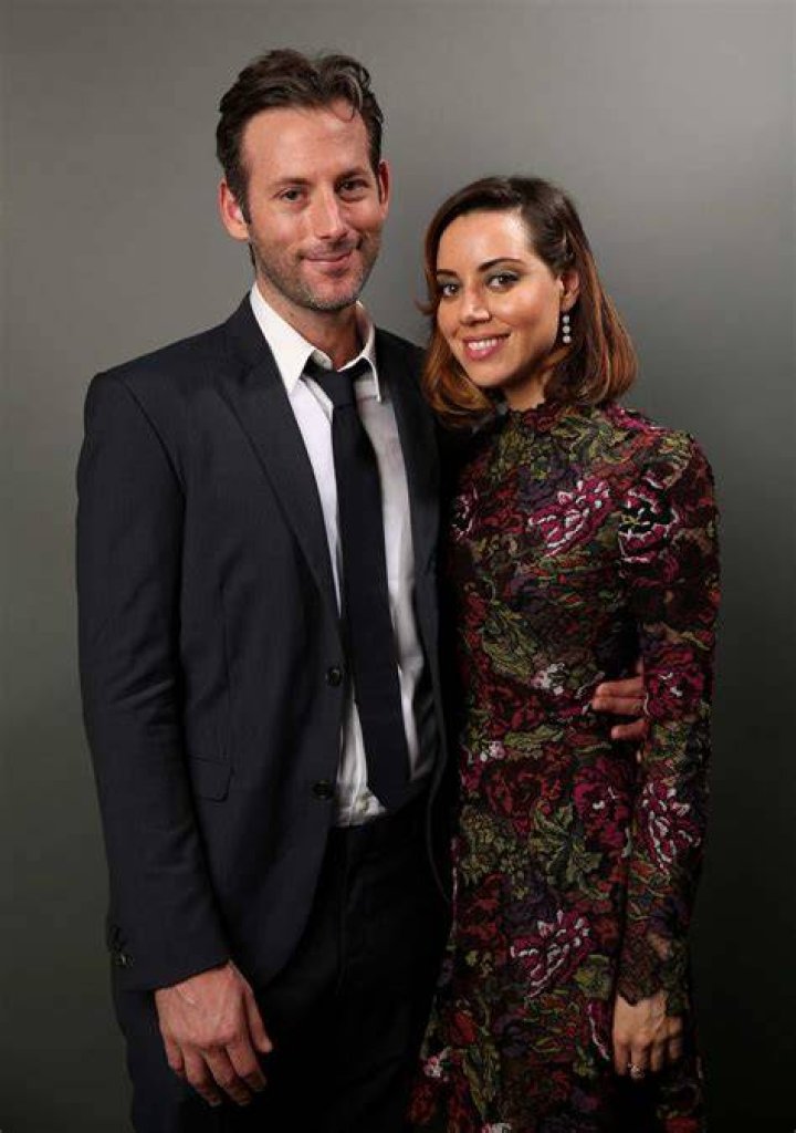 Unveiling The Truth Behind "Who Is Aubrey Plaza Dating"