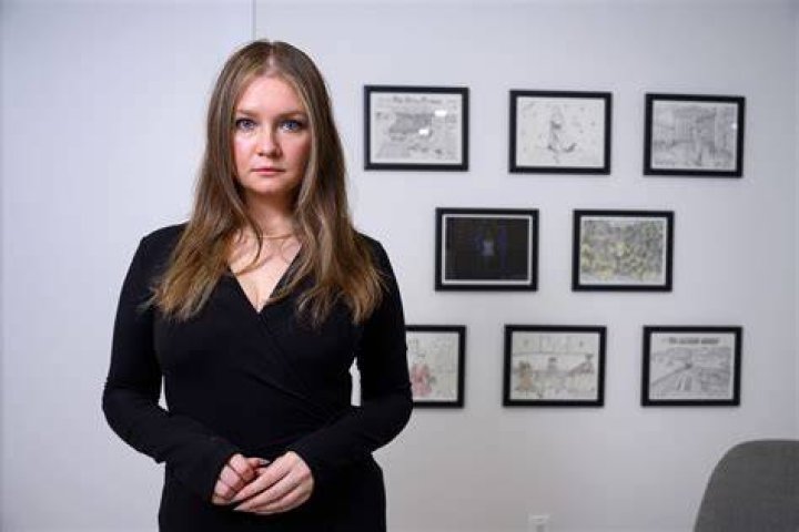 Who is Anna Delvey's boyfriend based on in 'Inventing Anna?'