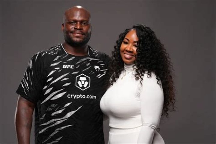 Who is Derrick Lewis wife? Know all about April Davis?