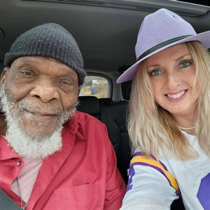 Who Is Molly Elle, Carl Eller Wife? Age And Wikipedia ·