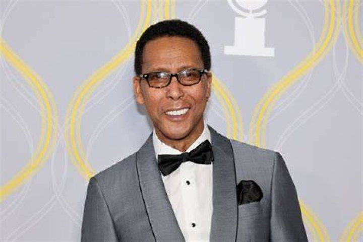 Who is Ron Cephas Jones' partner Kim Lesley?